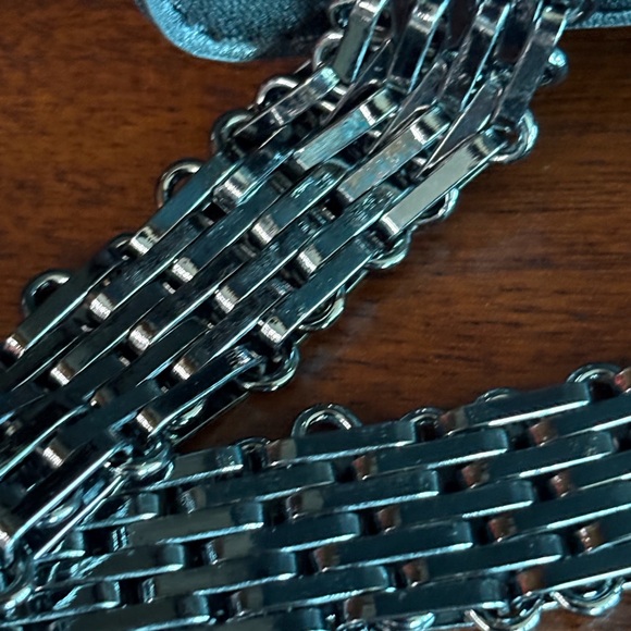 Kendall & Kylie Black Crossbody Bag - Picture 6 of 9